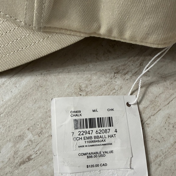Coach chalk Cap with Brown Logo … NWT..ladies
Baseball cap - Picture 5 of 5